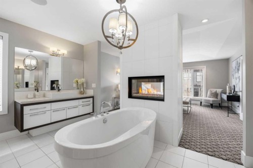 81 West Point Close Sw, Calgary, AB - Indoor Photo Showing Bathroom