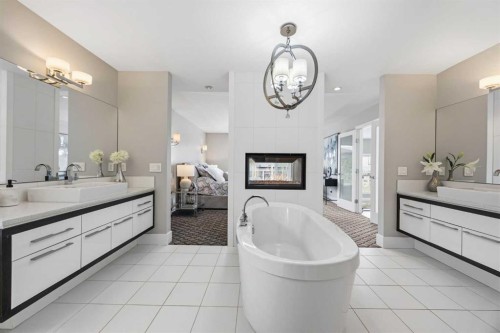 81 West Point Close Sw, Calgary, AB - Indoor Photo Showing Bathroom