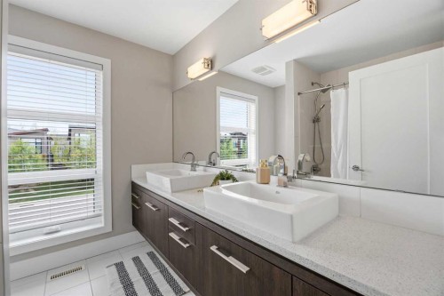 81 West Point Close Sw, Calgary, AB - Indoor Photo Showing Bathroom