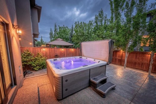 81 West Point Close Sw, Calgary, AB - Outdoor