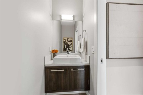 81 West Point Close Sw, Calgary, AB - Indoor Photo Showing Bathroom