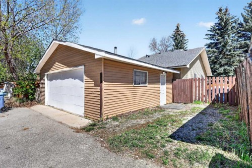 236 Mckerrell Way Se, Calgary, AB - Outdoor