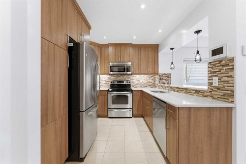 547 Windstone Common Sw, Airdrie, AB - Indoor Photo Showing Kitchen With Stainless Steel Kitchen