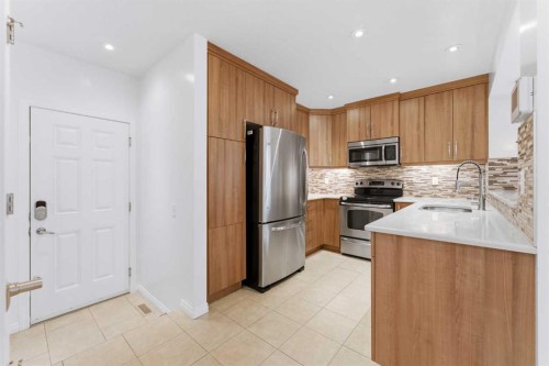 547 Windstone Common Sw, Airdrie, AB - Indoor Photo Showing Kitchen With Stainless Steel Kitchen