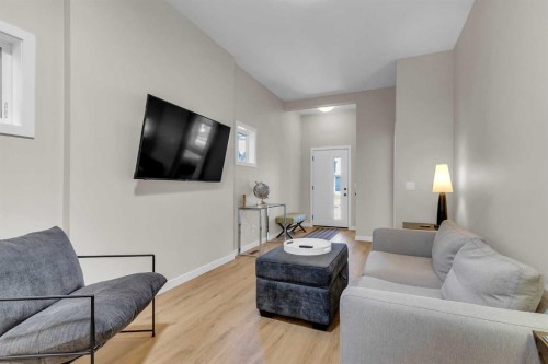 146 Highview Gate Se, Airdrie, AB - Indoor Photo Showing Living Room