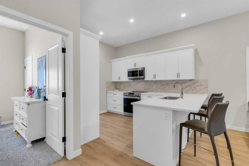 146 Highview Gate Se, Airdrie, AB - Indoor Photo Showing Kitchen