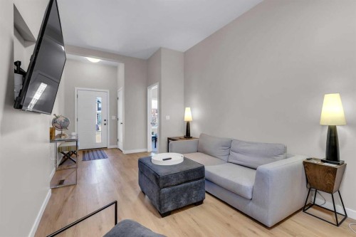 146 Highview Gate Se, Airdrie, AB - Indoor Photo Showing Living Room