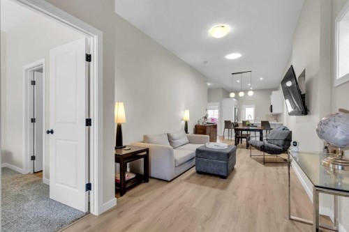 146 Highview Gate Se, Airdrie, AB - Indoor Photo Showing Other Room