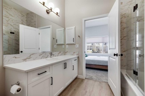 146 Highview Gate Se, Airdrie, AB - Indoor Photo Showing Bathroom