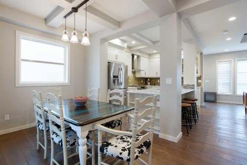4827 22 Avenue Nw, Calgary, AB - Indoor Photo Showing Dining Room