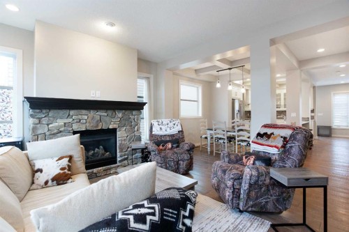 4827 22 Avenue Nw, Calgary, AB - Indoor Photo Showing Living Room With Fireplace