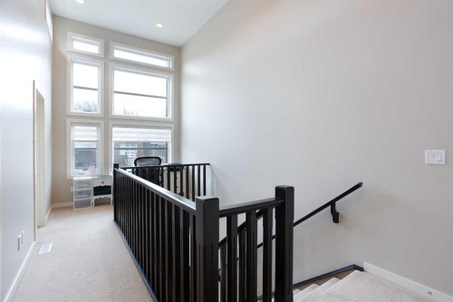4827 22 Avenue Nw, Calgary, AB - Indoor Photo Showing Other Room