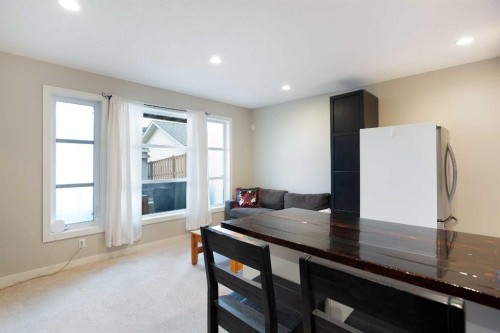4827 22 Avenue Nw, Calgary, AB - Indoor Photo Showing Other Room