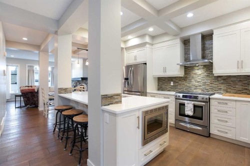 4827 22 Avenue Nw, Calgary, AB - Indoor Photo Showing Kitchen With Upgraded Kitchen