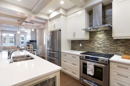 4827 22 Avenue Nw, Calgary, AB - Indoor Photo Showing Kitchen With Double Sink With Upgraded Kitchen