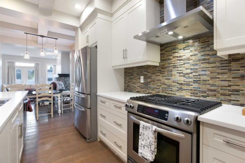 4827 22 Avenue Nw, Calgary, AB - Indoor Photo Showing Kitchen With Upgraded Kitchen