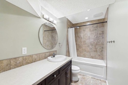 149 Tuscany Ravine Bay Nw, Calgary, AB - Indoor Photo Showing Bathroom