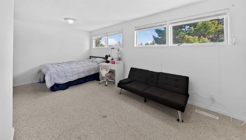 1134 Lakeway Boulevard South, Lethbridge, AB - Indoor Photo Showing Bedroom