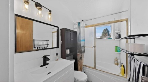 1134 Lakeway Boulevard South, Lethbridge, AB - Indoor