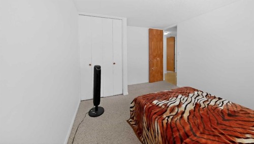 1134 Lakeway Boulevard South, Lethbridge, AB - Indoor Photo Showing Bedroom