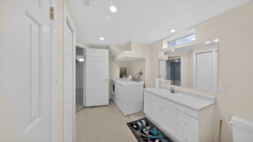 1134 Lakeway Boulevard South, Lethbridge, AB - Indoor Photo Showing Laundry Room