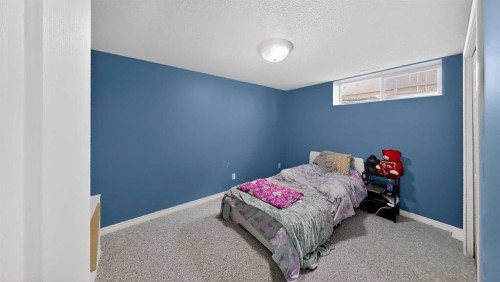 1134 Lakeway Boulevard South, Lethbridge, AB - Indoor Photo Showing Bedroom