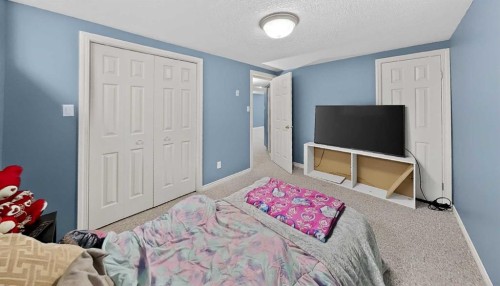 1134 Lakeway Boulevard South, Lethbridge, AB - Indoor Photo Showing Bedroom
