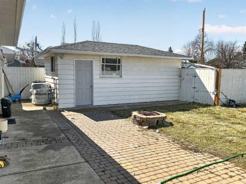 1134 Lakeway Boulevard South, Lethbridge, AB - Outdoor