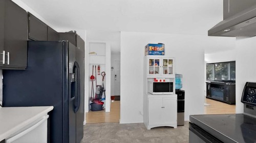 1134 Lakeway Boulevard South, Lethbridge, AB - Indoor