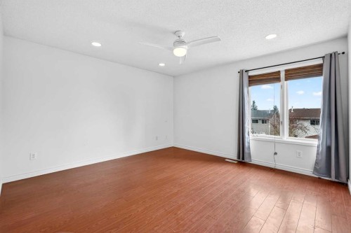 32 Millrise Crescent Sw, Calgary, AB - Indoor Photo Showing Other Room