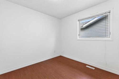 32 Millrise Crescent Sw, Calgary, AB - Indoor Photo Showing Other Room