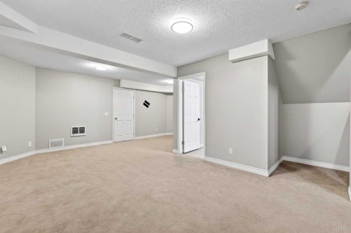 32 Millrise Crescent Sw, Calgary, AB - Indoor Photo Showing Other Room