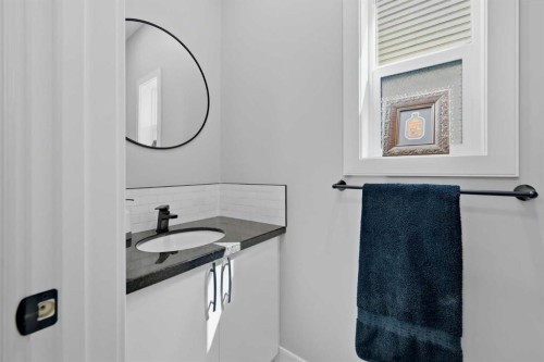 115 Everwoods Park Sw, Calgary, AB - Indoor Photo Showing Bathroom