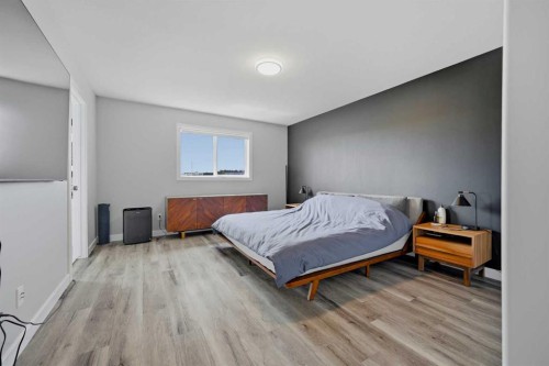 115 Everwoods Park Sw, Calgary, AB - Indoor Photo Showing Bedroom