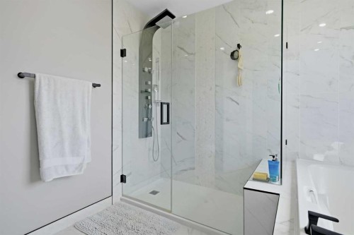 115 Everwoods Park Sw, Calgary, AB - Indoor Photo Showing Bathroom