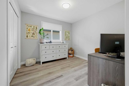 115 Everwoods Park Sw, Calgary, AB - Indoor Photo Showing Bedroom