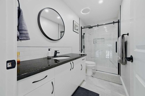 115 Everwoods Park Sw, Calgary, AB - Indoor Photo Showing Bathroom