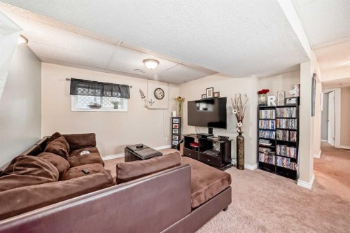 3 Shannon Close, Olds, AB - Indoor Photo Showing Living Room