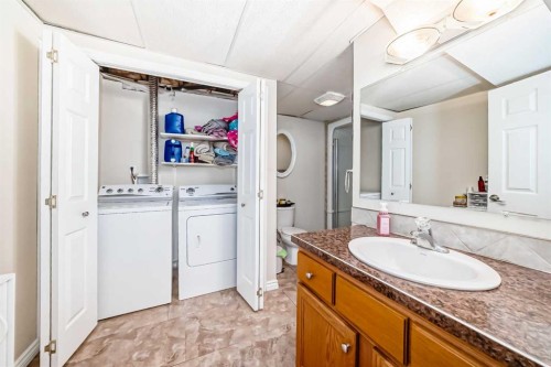 3 Shannon Close, Olds, AB - Indoor Photo Showing Laundry Room