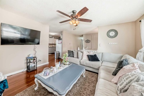 3 Shannon Close, Olds, AB - Indoor Photo Showing Living Room