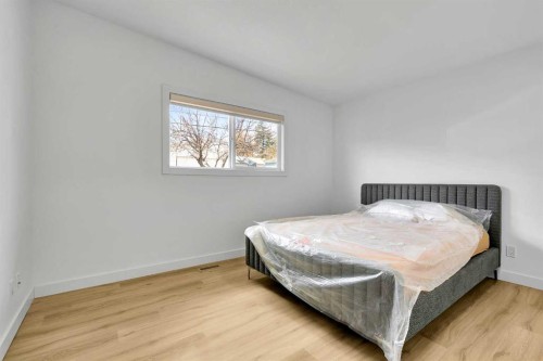 5023 North Haven Drive Nw, Calgary, AB - Indoor Photo Showing Bedroom
