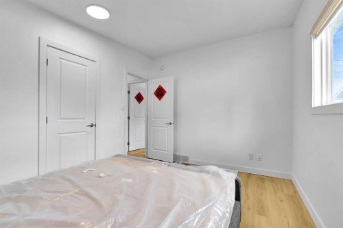 5023 North Haven Drive Nw, Calgary, AB - Indoor Photo Showing Bedroom