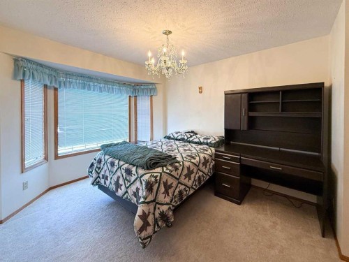 4117 Silverpark Estates Close, Olds, AB - Indoor Photo Showing Bedroom