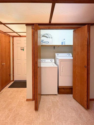 4117 Silverpark Estates Close, Olds, AB - Indoor Photo Showing Laundry Room