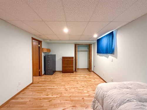 4117 Silverpark Estates Close, Olds, AB - Indoor Photo Showing Bedroom