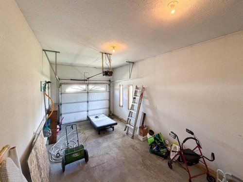 4117 Silverpark Estates Close, Olds, AB - Indoor Photo Showing Garage
