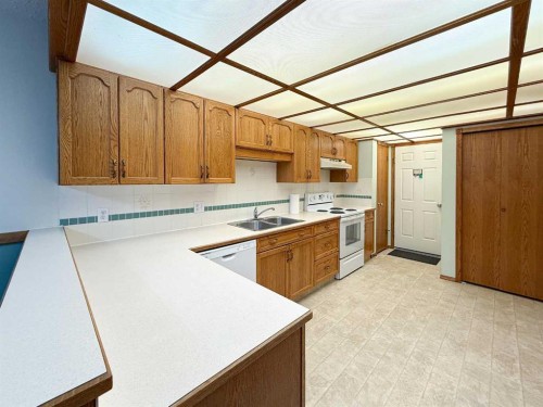 4117 Silverpark Estates Close, Olds, AB - Indoor Photo Showing Kitchen With Double Sink