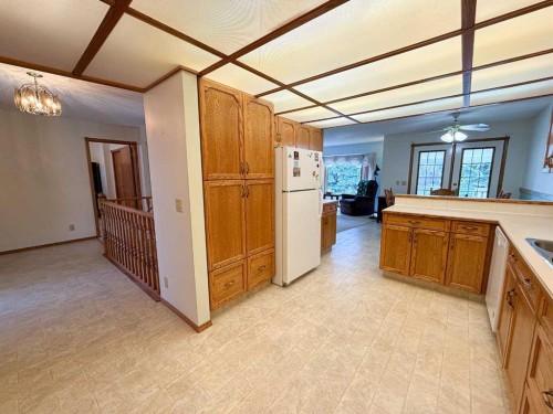 4117 Silverpark Estates Close, Olds, AB - Indoor Photo Showing Kitchen