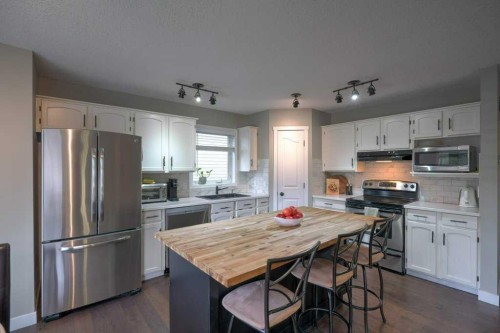 121 Chaparral Way Se, Calgary, AB - Indoor Photo Showing Kitchen