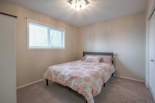 121 Chaparral Way Se, Calgary, AB - Indoor Photo Showing Bedroom